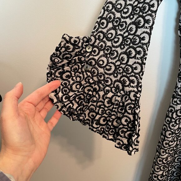 BELL Fine Garments Floral Embroidered Button Down Collared Shirt Dress \\ 2 - Picture 5 of 11